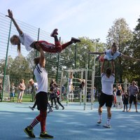 ФОТО: В Иманте торжественно открыли спортивную площадку около 96-й школы
