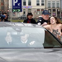 Голые активистки Femen атаковали экс-главу МВФ
