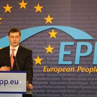 Ārzemju mediji plaši apraksta Dombrovska cerības cīņā par EK prezidenta amatu
