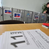 На юго-востоке Украины считают голоса на референдумах: "за" до 90%