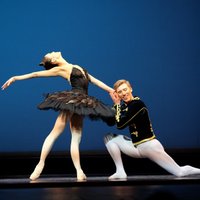 Foto: Ar vētrainiem aplausiem noslēdzies Eiropas baleta galā koncerts