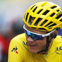 Победителем "Тур де Франс" в третий раз подряд стал британец Крис Фрум