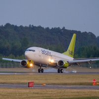 Rīgas lidostā paaugstinātas drošības apstākļos nolaidusies 'airBaltic' lidmašīna