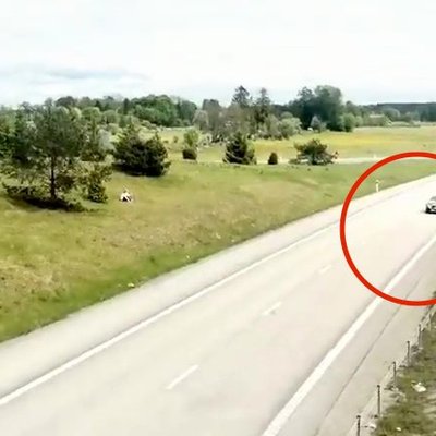 Video: 'Gumball' rallijā ar 210 km/h Oslo noķerts 'Audi' ar Latvijas numurzīmēm