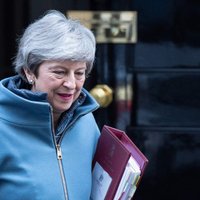 Britu ministri aicinājuši Meju atlikt 'Brexit'