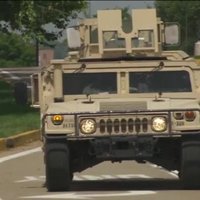 Video: ASV Nacionālā gvarde iebrauc nemierīgajā Sentluisā