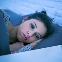 Trauksme, pārkaršana, alkohola lietošana: iemesli, kāpēc nakts vidū mēdzam atmosties