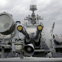 Krievijas flote joprojām Ukrainai rada draudus Melnās jūras reģionā, secina britu izlūki