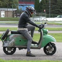 Pauls Timrots izmēģina 50. gadu 'Tula' motorolleru ar mūsdienu KTM motoru