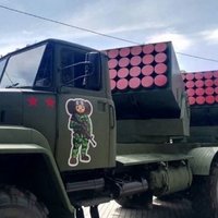 'Čeburaška' un 'Sņežinka' – Doņeckas separātisti demonstrē pašu ražotos ieročus; eksperti skeptiski