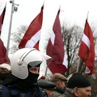 'Daugavas vanagi' uzvar Rīgas domi strīdā par leģionāru gājienu aizlieguma kompensēšanu