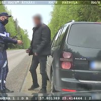 Video: Policija aiztur autovadītāju, kas 2,5 promiļu reibumā braucis ar 160 km/h