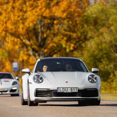 Foto: Latvijas 'Porsche' klubs noslēdz sezonu ar zeltainā rudens braucienu Vidzemē