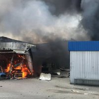 Krievija masīvi apšauda Slovjansku; pilsētā izcēlušies ugunsgrēki