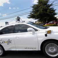 Историческое ДТП: водитель маршрутки спровоцировал беспилотный автомобиль Google