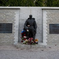 В Эстонии осквернен памятник "Бронзовый солдат"
