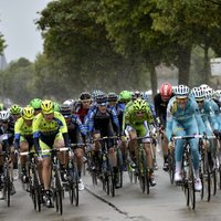 Būms pārtrauc Nīderlandes riteņbraucēju ilgo gaidīšanu pēc uzvaras 'Tour de France' posmā