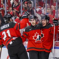 Kanādas hokejisti izvirzās līderos junioru PČ