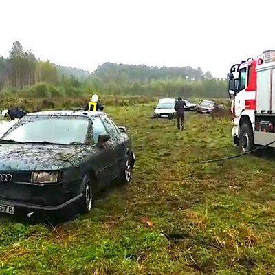 Video: Mistika Baldonē – pilna pļava sadauzītu un tikko pamestu auto