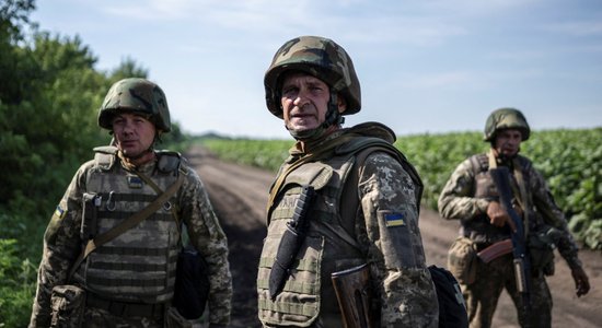 ISW: Ukrainas spēkiem grūtības noturēt aizsardzības pozīcijas pie okupētās Avdijivkas