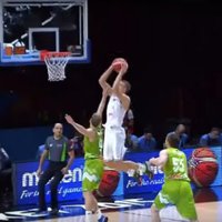 Video: Mejeris ar 'slam dunk' iekļūst 'Eurobasket 2015' dienas topā