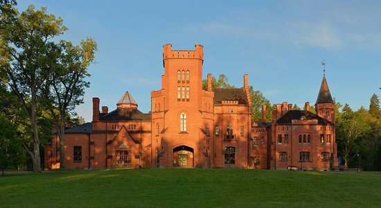 Несите ваши денежки: За 2,6 миллиона евро продается один из самых красивых эстонских замков