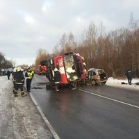 Полиция: блокированы крупнейшие шоссе, на дорогах — "черный лед"