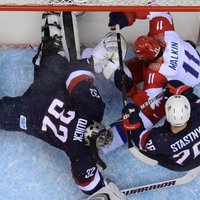 ASV izlase hokeja trillerī sarūgtina mājinieci Krieviju