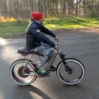 Video: Latvijā tapis unikāls elektriskais velosipēds 'Big Bullet'