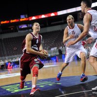 Латвийский баскетболист закидал кольцо клуба НБА
