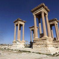 'Daesh' atkal plosās Palmīrā: izpostīts amfiteātris un tetrapilons