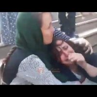 Irānā sašutumu raisa policistes vardarbīgā rīcība pret sievieti, kurai noslīdējis hidžabs