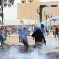 Protestos pret valdību un Maduro Venecuēlā nogalināti trīs cilvēki