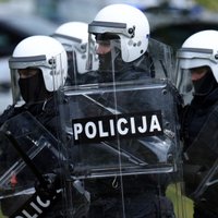 Policija un specvienība 'Omega' Rīgā aptur kādas 'čaulas bankas' darbību