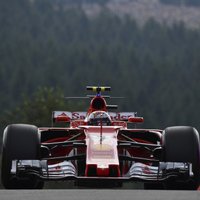 'Ferrari' piloti Raikonens un Fetels ātrākie noslēdzošajā Beļģijas posma treniņā