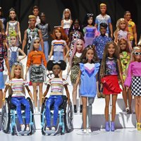 ФОТО. Барби в инвалидном кресле и герои популярных мультфильмов — в США представили новинки игрушек