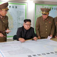 Kims dod rīkojumu paplašināt raķešu dzinēju un kaujas galviņu ražošanu