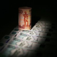 Krievijā aizliedz valūtas pārdošanu Centrālās bankas kasēs, ierobežo valūtas izņemšanu no depozītiem