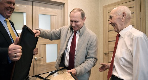 Путин штази удостоверение фото