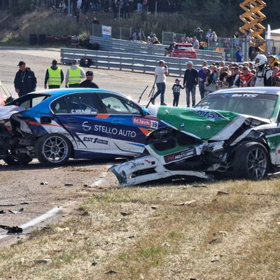 Video: Sadauzīti desmit BMW – masveida avārija Baltijas autošosejas sacīkstēs