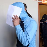 Tiesa apcietina otru izstādes 'Maidana cilvēki' iespējamo bojātāju