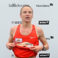 Valērijs Žolnerovičs Rīgā labo Latvijas rekordu maratonā