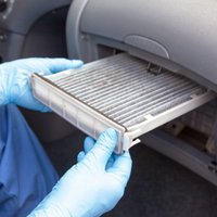 Auto salona gaisa filtrs – no parastas šķiedras līdz aktīvajai oglei