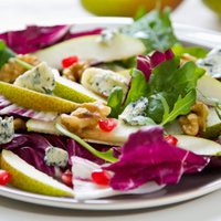 Pēcsvētku atslodzei - 12 svaigas un kraukšķīgas salātu receptes