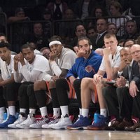 Porziņģis otro reizi karjerā ne reizi netrāpa no spēles; 'Knicks' smagi zaudē 'Rockets'