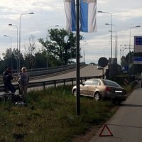 Foto: Motocikla un auto avārija Rīgā