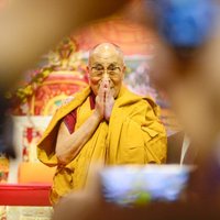 Далай-Лама в Риге: 4500 учеников и концерт Бориса Гребенщикова в подарок