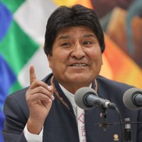 Ушедший в отставку Эво Моралес покинул Боливию и попросил убежище в Мексике
