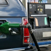 Trīs vīrieši no benzīntanka Rīgā nozog 120 litrus degvielas