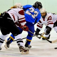 Foto: Latvijas sieviešu hokeja izlases trešā uzvara pasaules čempionātā